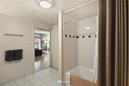 1500 4th Ave 800