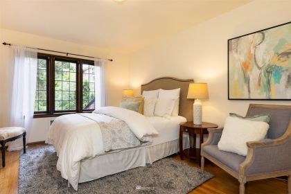 721 Boylston Ave E 206
