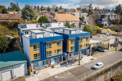 3216 A 15th Ave W