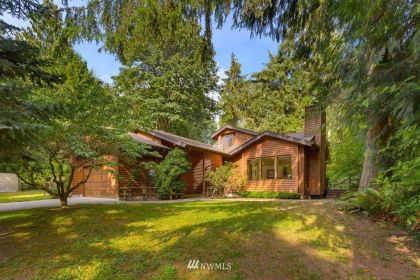 22816 Indianola Rd NE