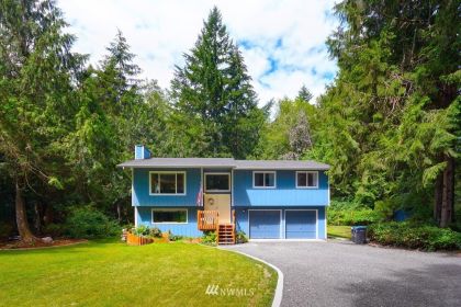 5495 NE Laura Lp