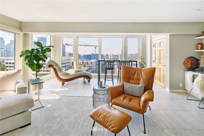 400 Melrose Ave E #209