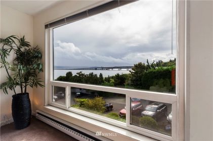 720 Lakeside Ave S 402