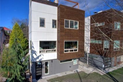 2010 S Judkins St