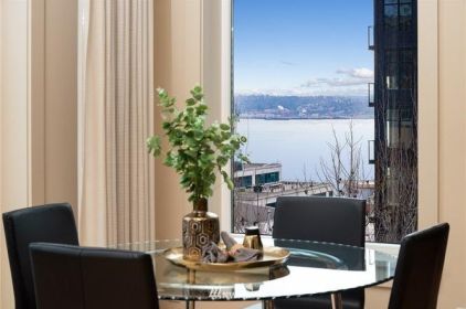 81 Vine St 506