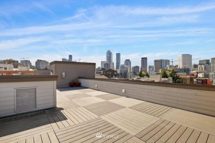 1616 Summit Ave N201
