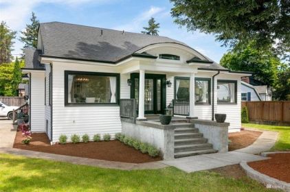 2302 NE Northgate Wy