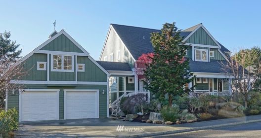 786 Village Cir NW